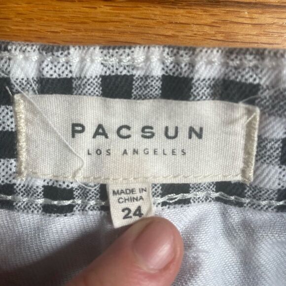 White and black checkered mini skirt from pacsun - Picture 3 of 6
